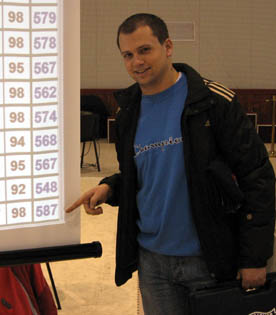 damir mikec pored semafora sa svojim rezultatom